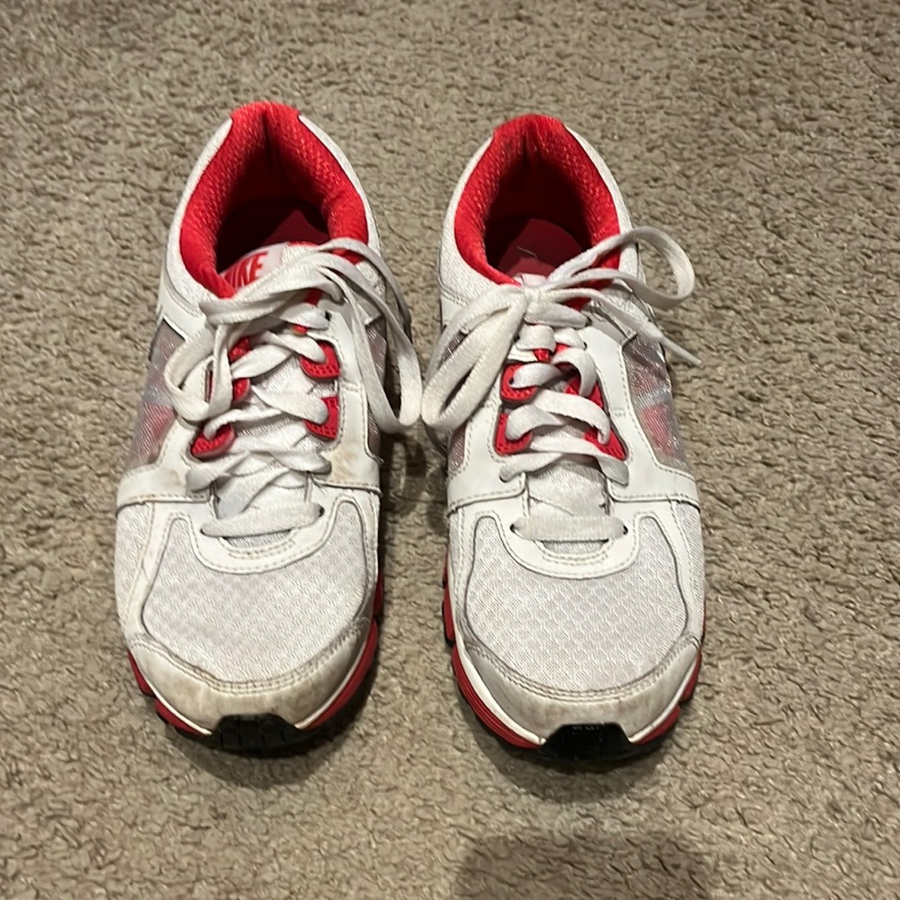 Nike Dual Fushion sneaks- some wear on the front - please see pic